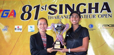 ADITI-RECEIVING-SINGHA-THAILAND-AMATEUR-TROPHY
