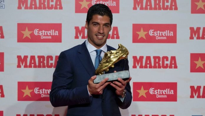 FBL-EUR-GOLDENSHOE-AWARD Luis Suarez receives 2nd European Golden Shoe of his career