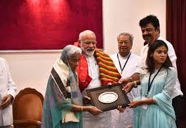 PM Modi felicitates families of freedom fighters in Odisha