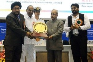 President Pranab Mukherjee presents SCOPE Awards