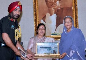 India gifts war memorabilia to Bangladesh.JPG