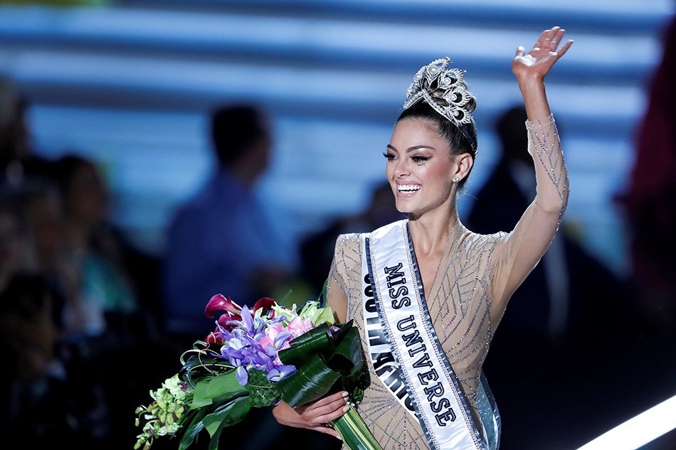 Miss South Africa Demi-Leigh Nel-Peters is crowned Miss Universe 2017