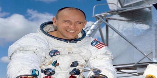 Alan Bean : 4th man of Appollo 12 mission to walk on the Moon dead