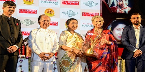 Asha Bhosle has been honoured with the Lifetime 26th P C Chandra Puraskaar 2018